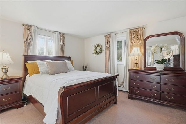 14 Ridgefield Dr, Framingham, MA 01701