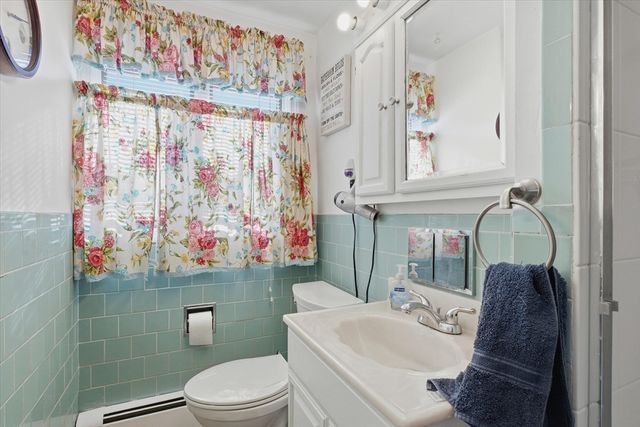 14 Ridgefield Dr, Framingham, MA 01701