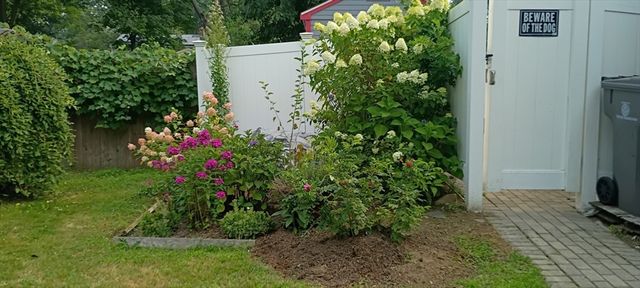 14 Ridgefield Dr, Framingham, MA 01701