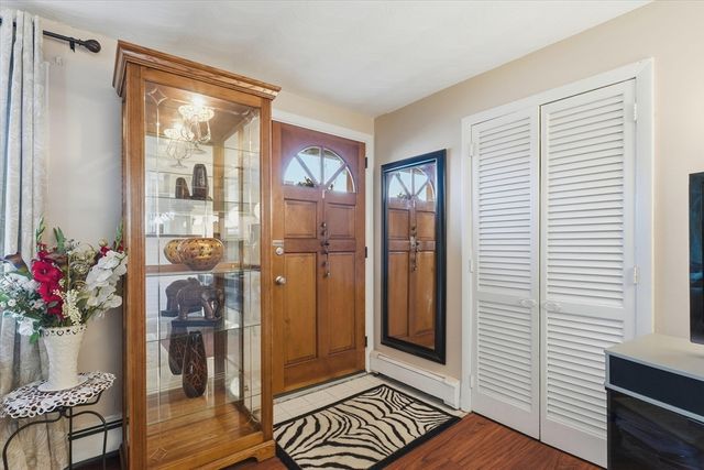 14 Ridgefield Dr, Framingham, MA 01701