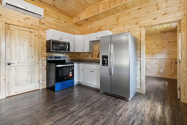 10 Cr-1762, Stearns, KY 42647