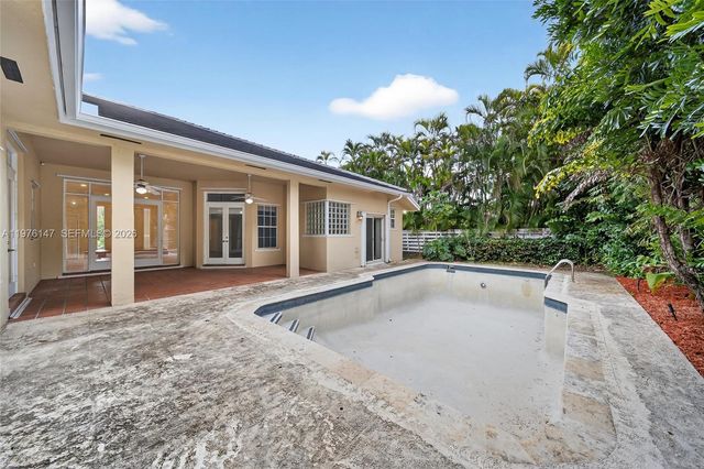 14040 SW 83rd Ct, Palmetto Bay, FL 33158