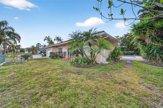 14040 SW 83rd Ct, Palmetto Bay, FL 33158