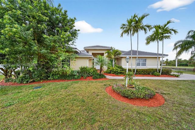 14040 SW 83rd Ct, Palmetto Bay, FL 33158