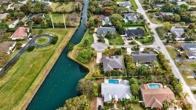 14040 SW 83rd Ct, Palmetto Bay, FL 33158