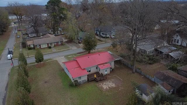 402 S 2Nd Street, Dardanelle, AR 72834