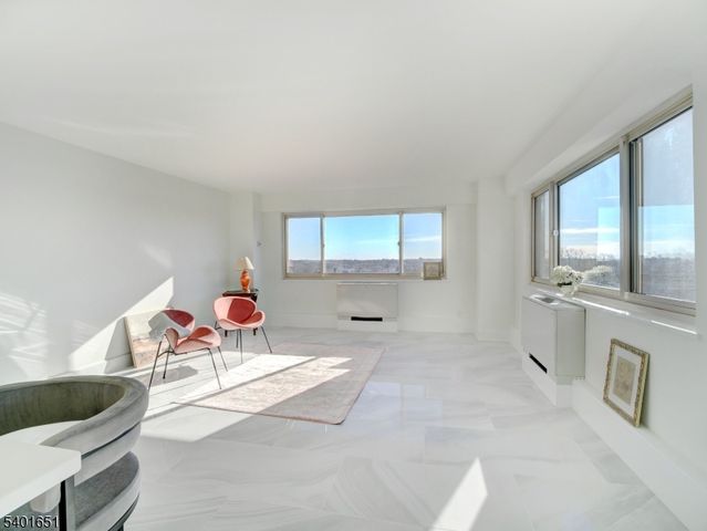 377 S Harrison St 9L 9L, East Orange City, NJ 07018