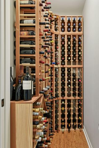 633 Park Street E, Wayzata, MN 55391