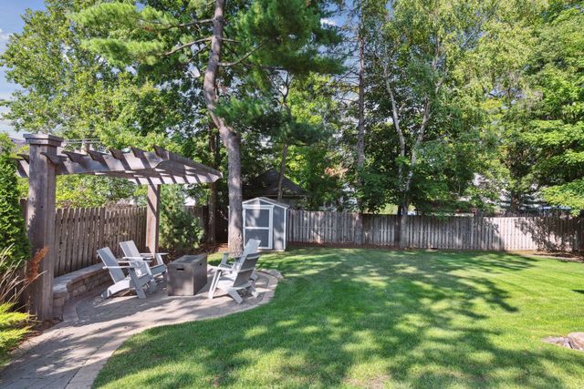 633 Park Street E, Wayzata, MN 55391