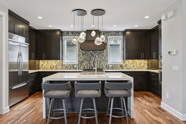 633 Park Street E, Wayzata, MN 55391