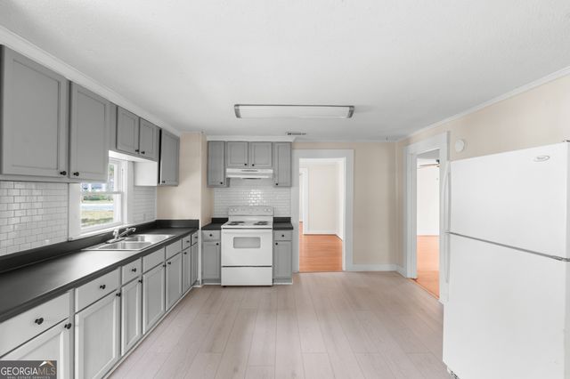 144 Tattnall Street, Reidsville, GA 30453