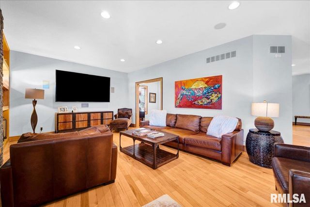 258 TURTLE CREEK Trail, Morton, IL 61550