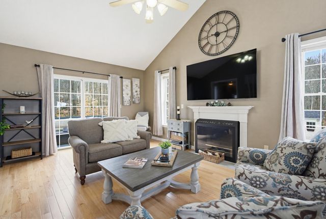 43 Hampshire Hills Drive, Bow, NH 03304