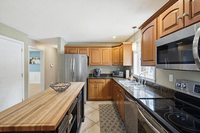 43 Hampshire Hills Drive, Bow, NH 03304