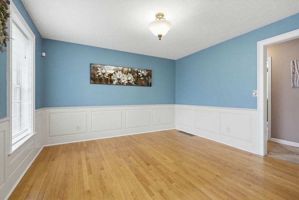 Image 17 of property listing at 43 Hampshire Hills Drive, Bow, NH 03304