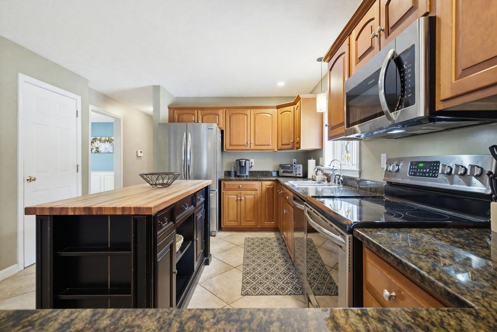Image 3 of property listing at 43 Hampshire Hills Drive, Bow, NH 03304