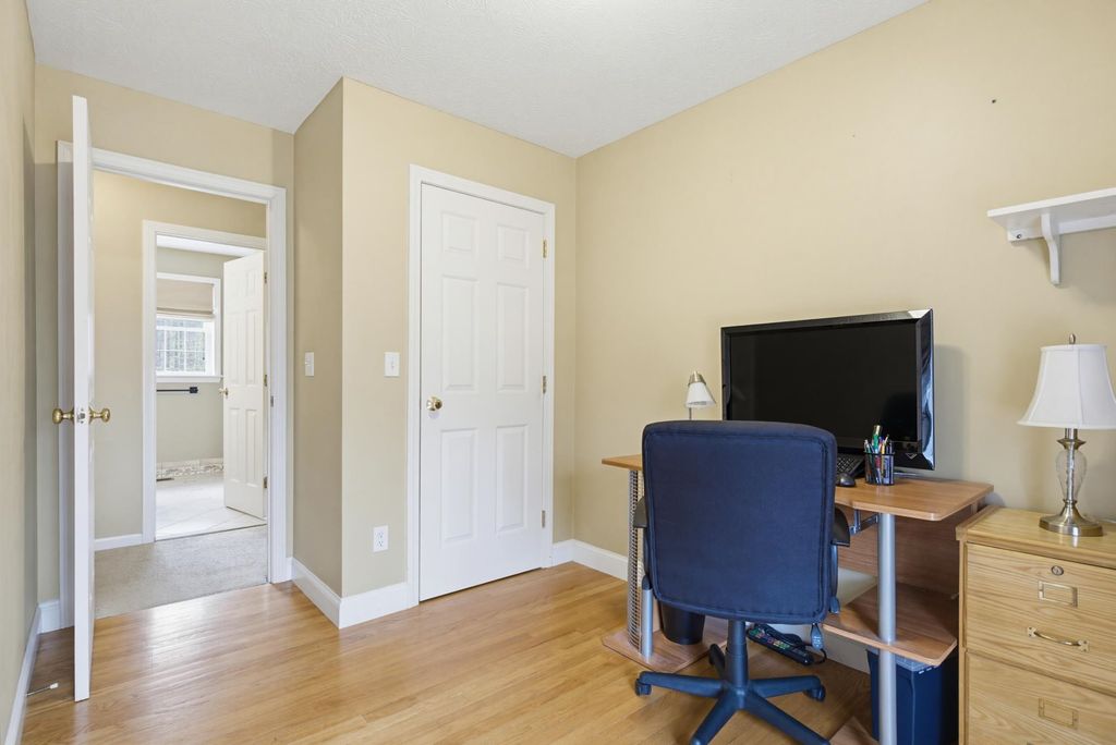 Image 30 of property listing at 43 Hampshire Hills Drive, Bow, NH 03304