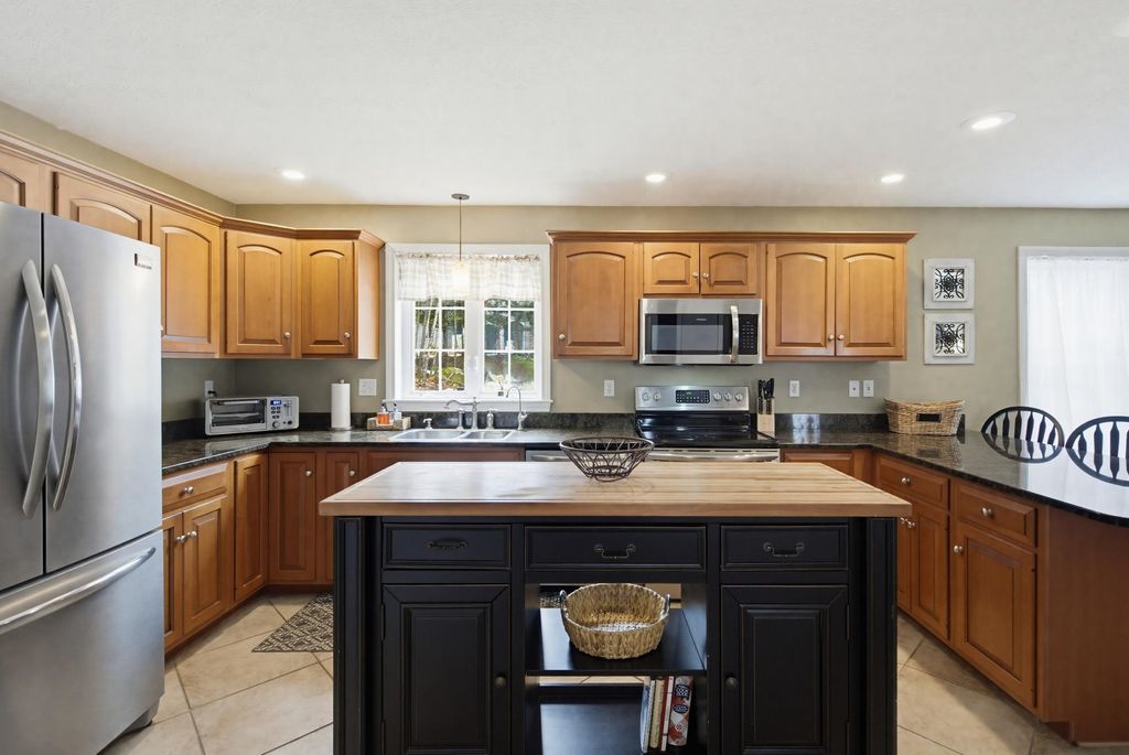 Image 6 of property listing at 43 Hampshire Hills Drive, Bow, NH 03304