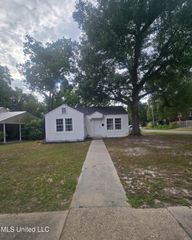2323 Pine Avenue, Gulfport, MS 39501