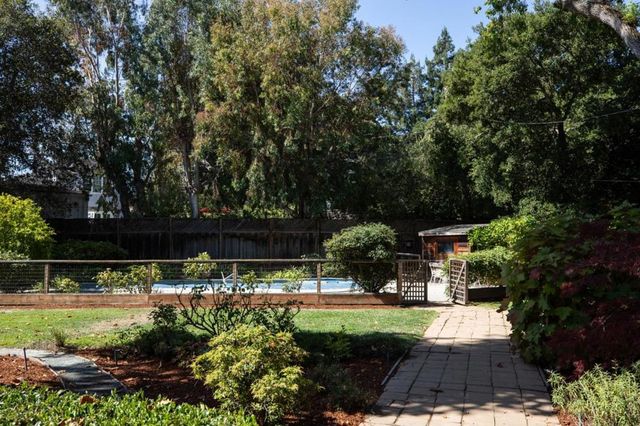 811 Stanford Avenue, Menlo Park, CA 94025