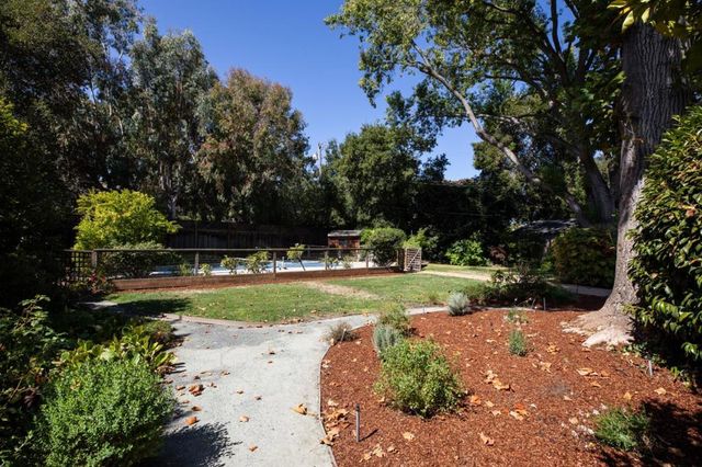 811 Stanford Avenue, Menlo Park, CA 94025