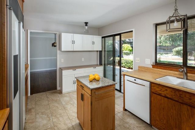 811 Stanford Avenue, Menlo Park, CA 94025