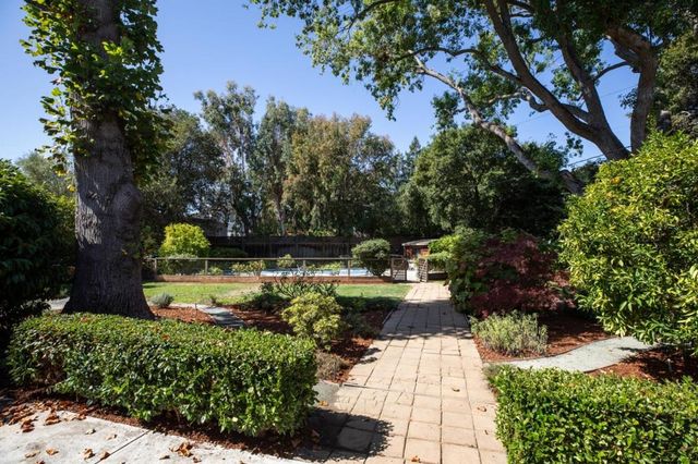 811 Stanford Avenue, Menlo Park, CA 94025
