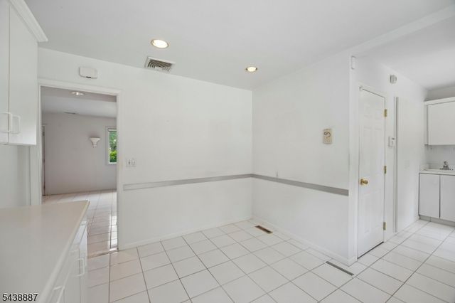 18 Arlington Dr, Livingston Twp., NJ 07039