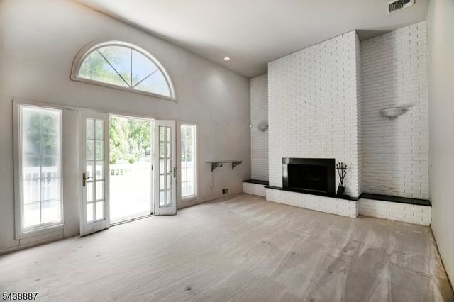 18 Arlington Dr, Livingston Twp., NJ 07039