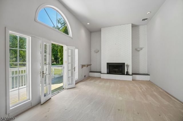18 Arlington Dr, Livingston Twp., NJ 07039