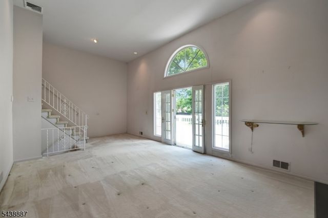 18 Arlington Dr, Livingston Twp., NJ 07039