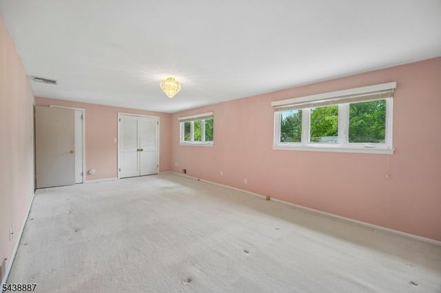 18 Arlington Dr, Livingston Twp., NJ 07039