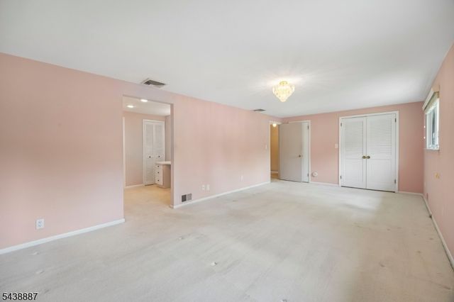 18 Arlington Dr, Livingston Twp., NJ 07039