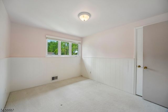 18 Arlington Dr, Livingston Twp., NJ 07039