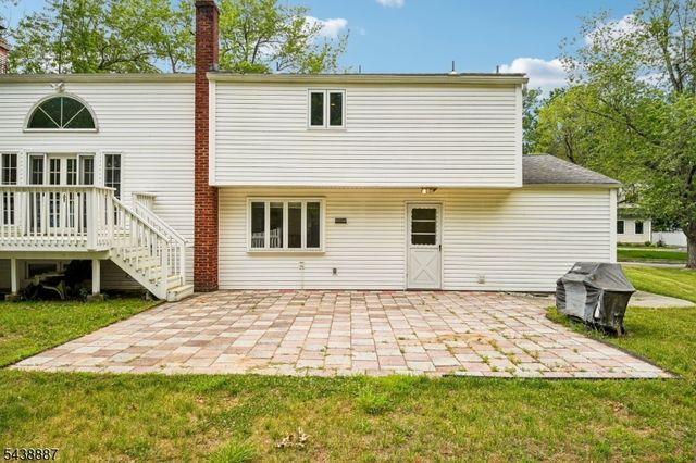 18 Arlington Dr, Livingston Twp., NJ 07039