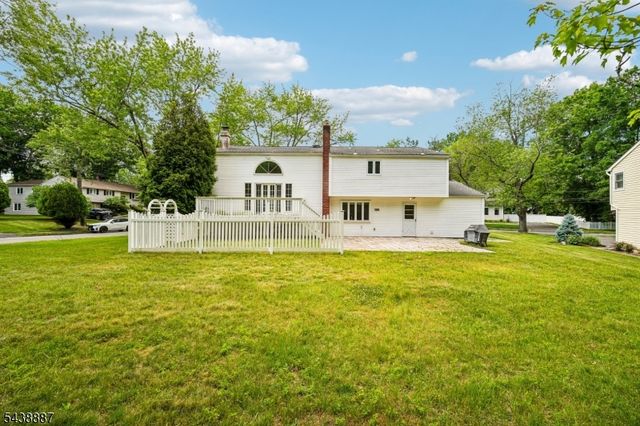 18 Arlington Dr, Livingston Twp., NJ 07039