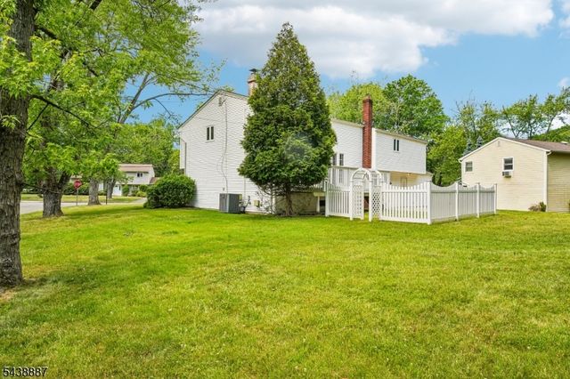 18 Arlington Dr, Livingston Twp., NJ 07039