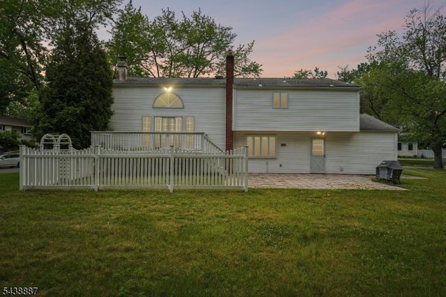 18 Arlington Dr, Livingston Twp., NJ 07039