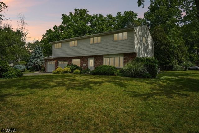 18 Arlington Dr, Livingston Twp., NJ 07039