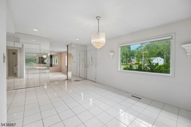 18 Arlington Dr, Livingston Twp., NJ 07039