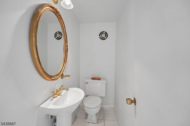 18 Arlington Dr, Livingston Twp., NJ 07039