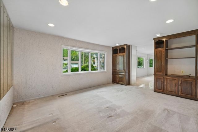 18 Arlington Dr, Livingston Twp., NJ 07039