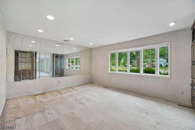 18 Arlington Dr, Livingston Twp., NJ 07039