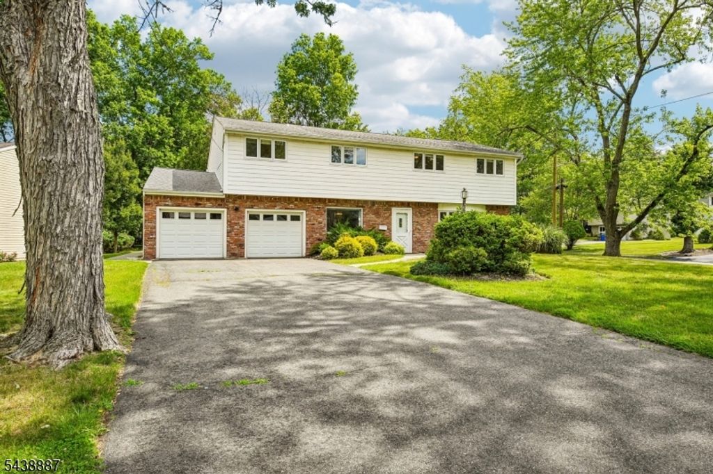 18 Arlington Dr, Livingston Twp., NJ 07039