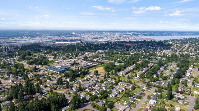 35415 SW 21st Ave, Federal Way, WA 98023