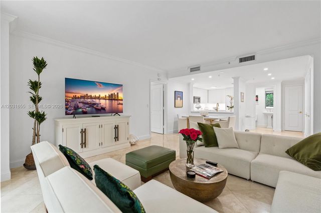 3400 SW 27th Ave 207, Miami, FL 33133