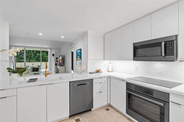 3400 SW 27th Ave 207, Miami, FL 33133
