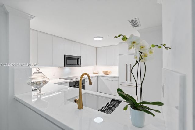 3400 SW 27th Ave 207, Miami, FL 33133