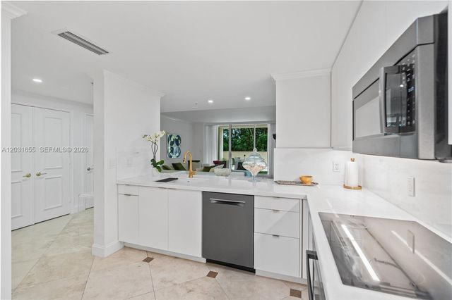 3400 SW 27th Ave 207, Miami, FL 33133