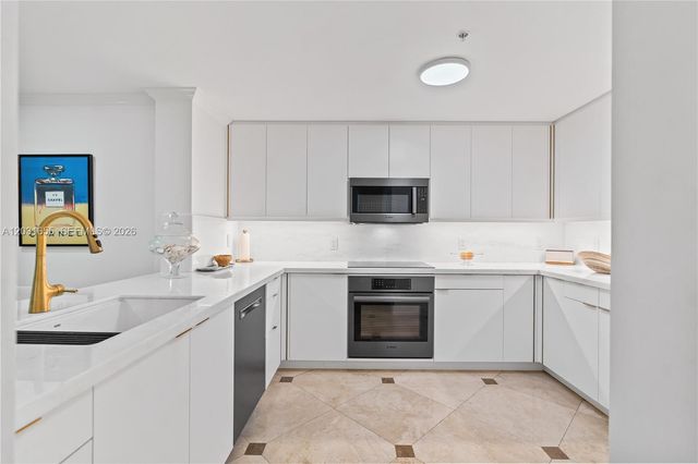 3400 SW 27th Ave 207, Miami, FL 33133